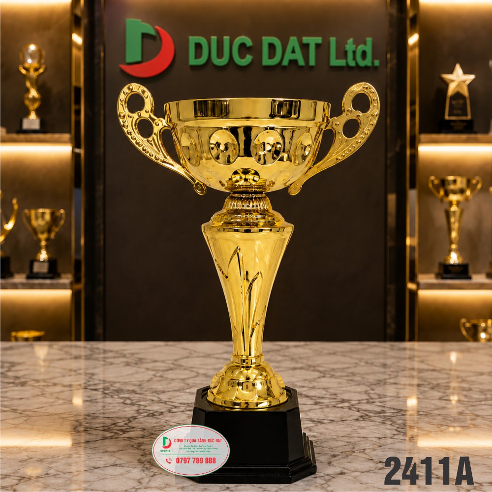 cup_the_thao__45_ Cúp kim loại 2411 màu vàng cao cấp với thiết kế quai đối xứng sang trọng, dùng cho giải thể thao và chương trình vinh danh doanh nghiệp.