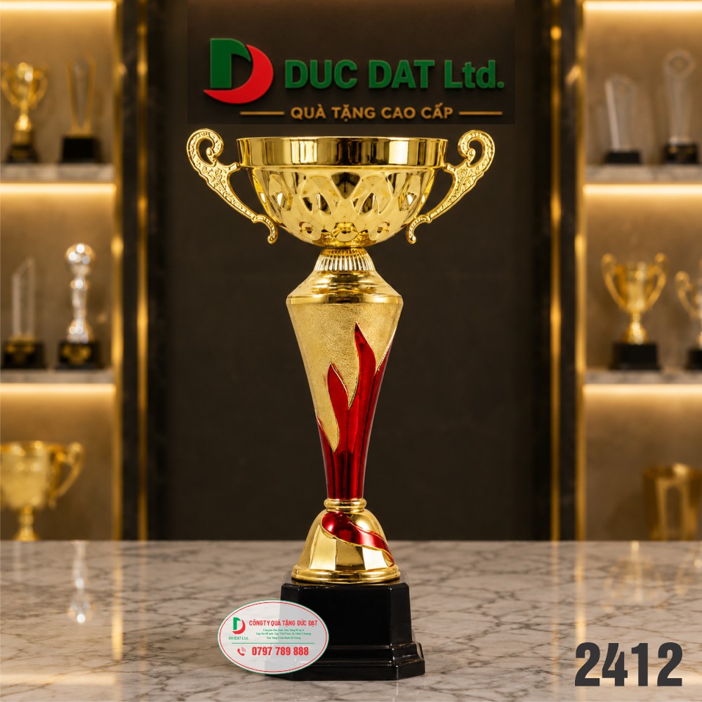 cup_the_thao__45_ Cúp kim loại 2412 vàng đỏ hai quai đế đen