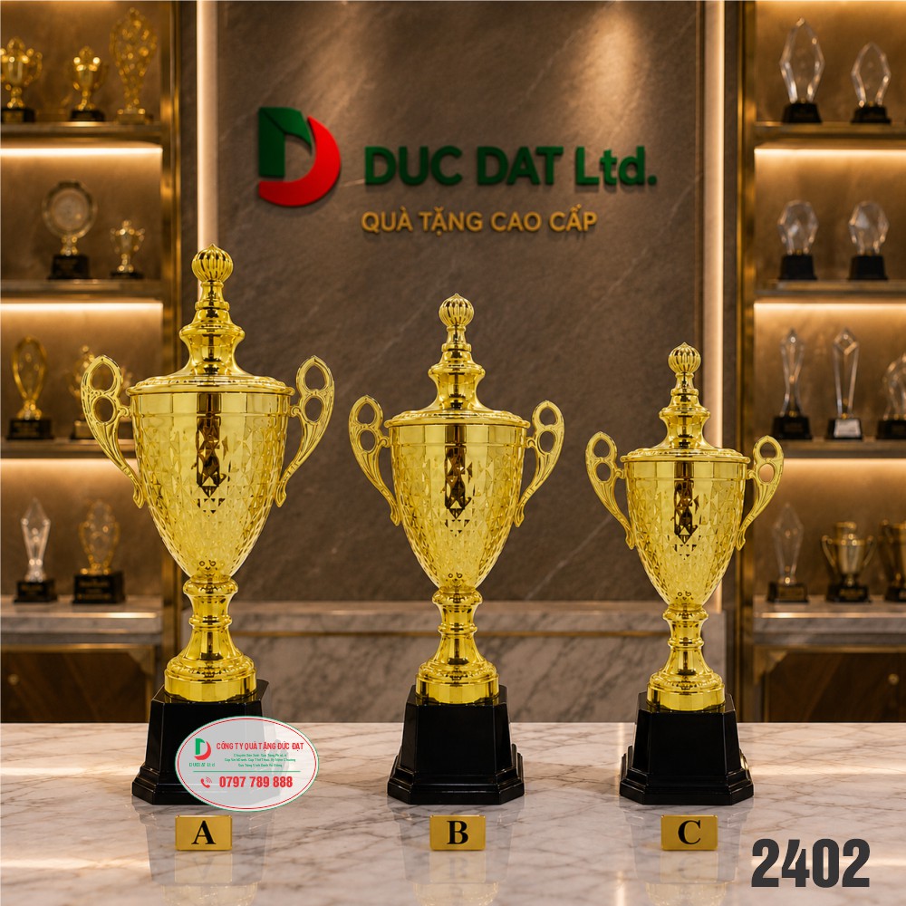 cup_the_thao__45_ Cúp kim loại 2402 màu vàng ánh kim đế đen