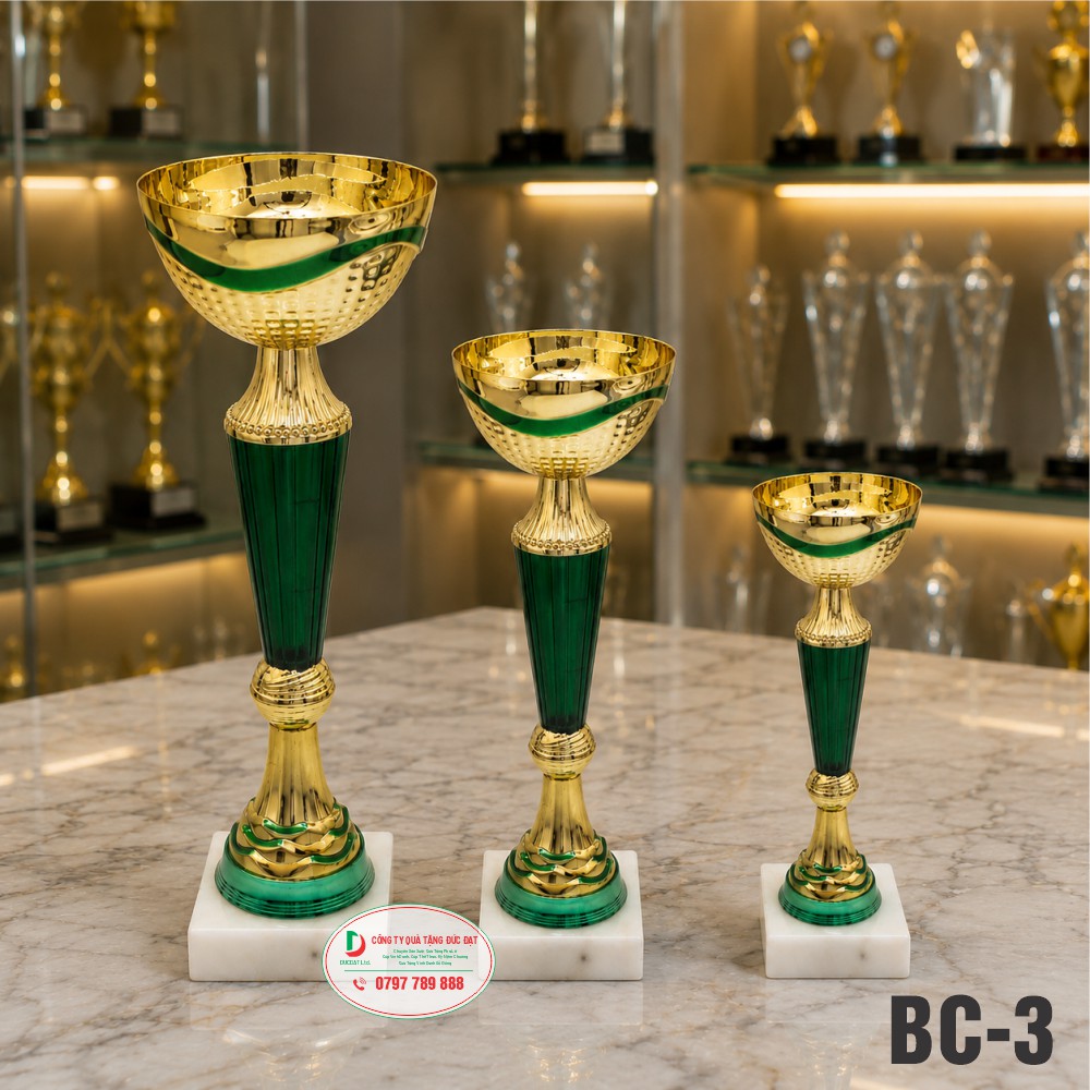 cup_the_thao__45_ Cúp kim loại BC-3 màu vàng xanh đế trắng