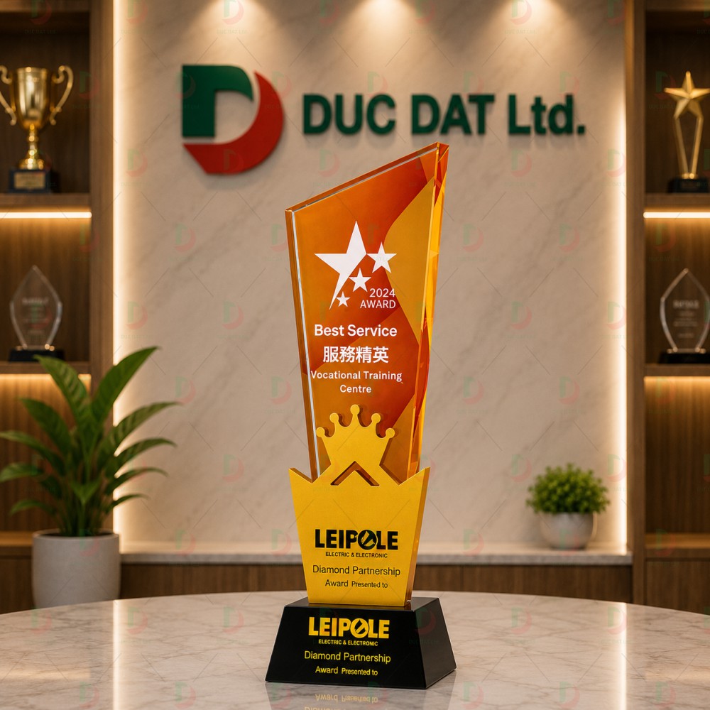 cup_the_thao__45_ Cúp pha lê 010 chất liệu pha lê K9 kết hợp mica vương miện màu hổ phách in màu UV sắc nét theo yêu cầu