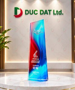 Cúp Pha Lê 015 Khối Tháp Đa Sắc Bắt Ánh Sáng – Biểu Tượng Bứt Phá