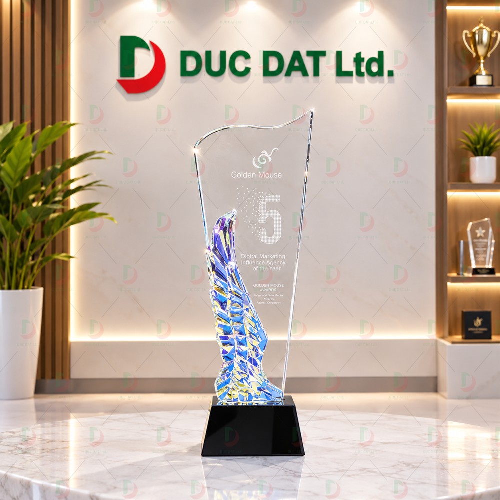 cup_the_thao__45_ Cúp pha lê 016 chất liệu pha lê K9 dáng ngọn lửa uốn lượn dải pha lê tán sắc in màu UV theo yêu cầu