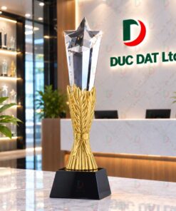 Cúp Pha Lê 023 Ngôi Sao Vươn Cao Đế Bông Lúa Vàng Nổi Bật