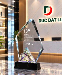 Cúp Pha Lê 027 Biểu Tượng Ngọn Núi Ngũ Sắc Ngọn Lửa In UV Cao Cấp