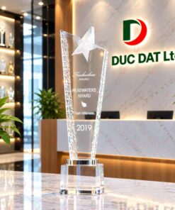 Cúp Pha Lê 029 Tháp Ngôi Sao Khắc Viền Cổ Điển In UV Cao Cấp