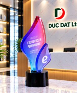 Cúp Pha Lê 031 Dáng Ngọn Lửa In Màu Chuyển Sắc