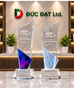 Cúp Pha Lê 042 Vát Nhọn Phối Màu Xanh Độc Đáo - In UV Theo Yêu Cầu