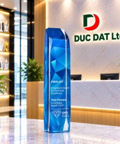 Cúp Pha Lê 044 Nguyên Khối Cột Trụ Đa Giác In UV